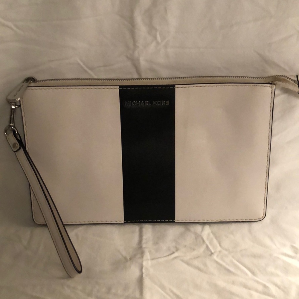 Michael Kors large wristlet white/black